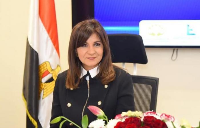 وزيرة الهجرة تتلقى تقريرًا بشأن أول تأمين على المصريين بالخارج خلال أول...