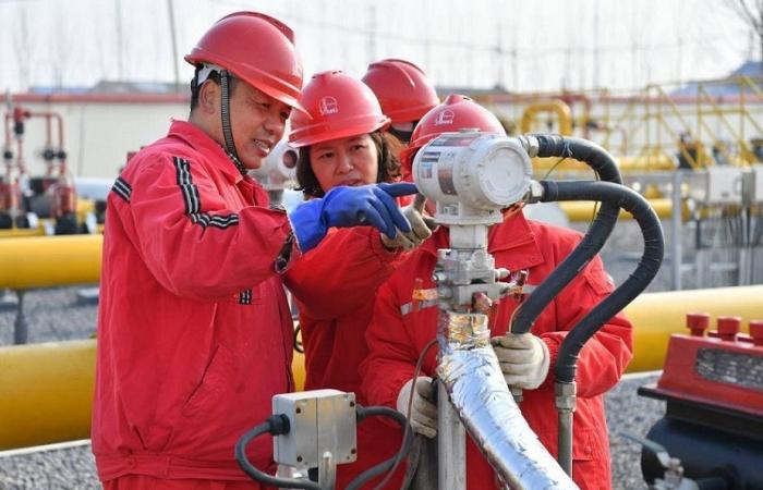 واردات الصين من النفط الخام تسجل أول تراجع سنوي في 20 عاما